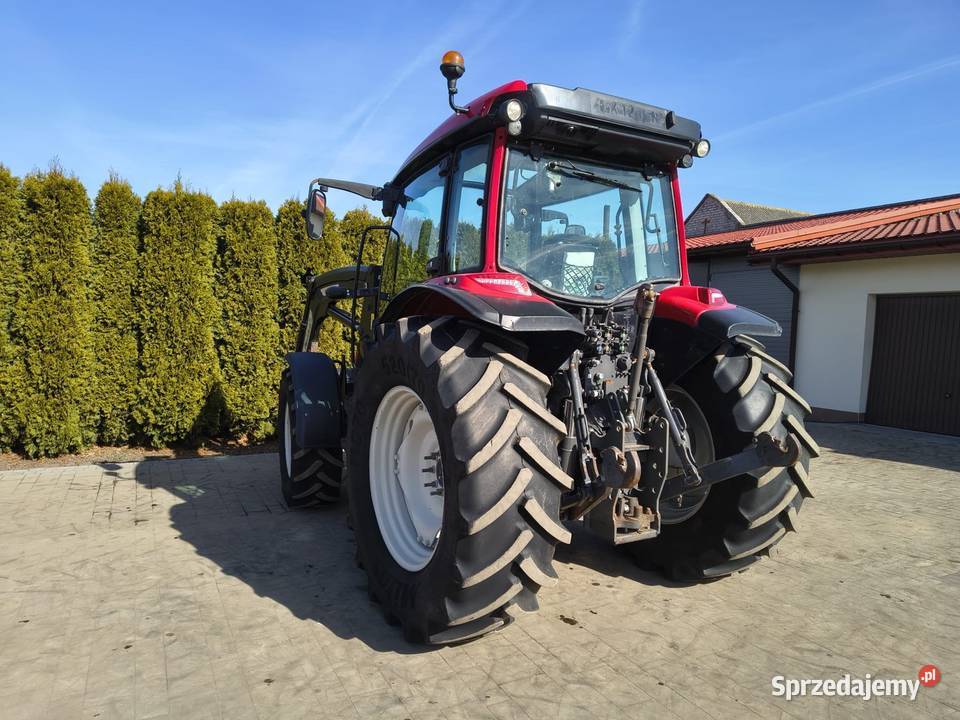 Valtra A134 z ładowaczem lubelskie Grabów Szlachecki