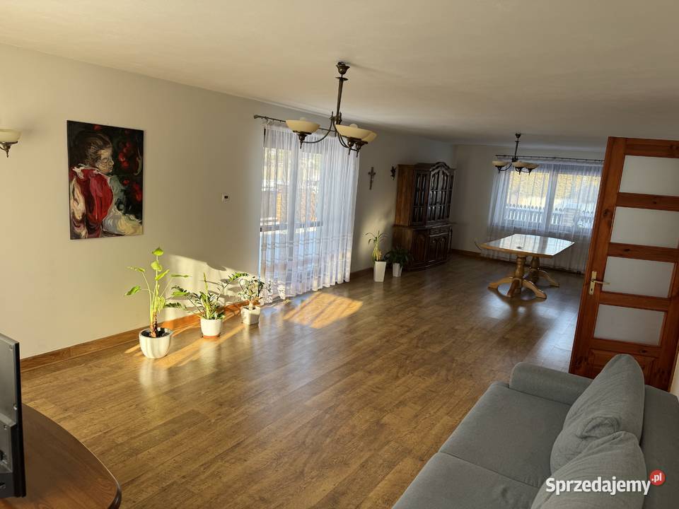 Dom wolnostojący 250m2strych 50m2 sprzedam