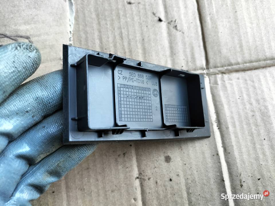 SKODA OCTAVIA 3 KOMBI 5E0868537 ZAŚLEPKA OSŁONA Kamień-Kolonia sprzedam
