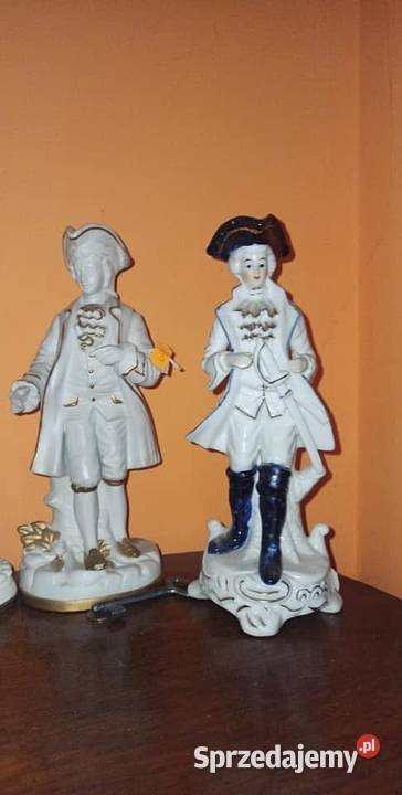 Figurka młodzieńca Bez sygnatury