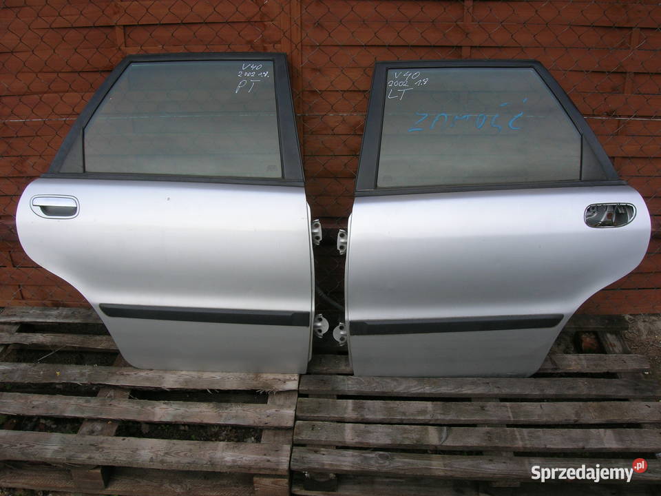 Drzwi lewy tył VOLVO V40 Rok produkcji 2002 Zamość