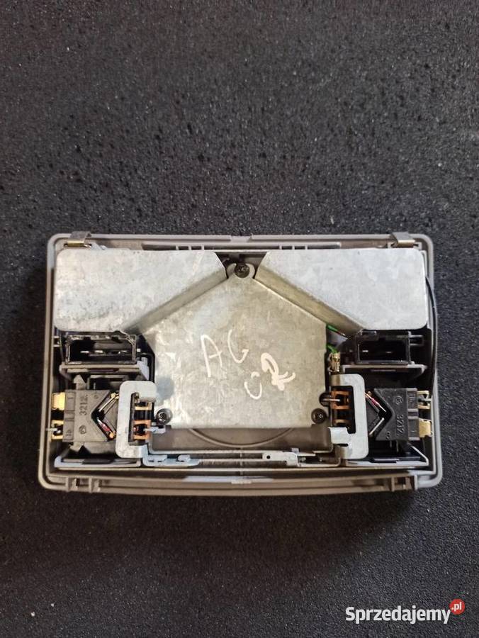Lampka podsufitki Audi A6 C5 oświetlenie kabiny osobowe podkarpackie Dębica sprzedam