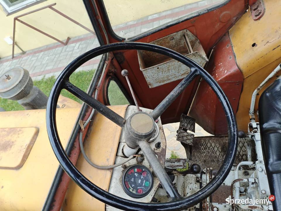 Traktor URSUS C330 z kabiną w jednych rękach lubelskie Michów