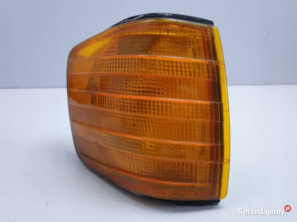 Mercedes W126 COUPE SEC PRAWY KIERUNKOWSKAZ Rudka