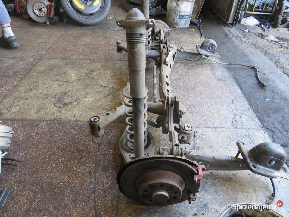 BELKA ZAWIESZENIA OŚ TYŁ SEDAN PASSAT B8