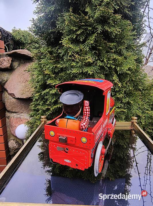 Stara lokomotywa parowóz metalowy na baterie PRL Klenica