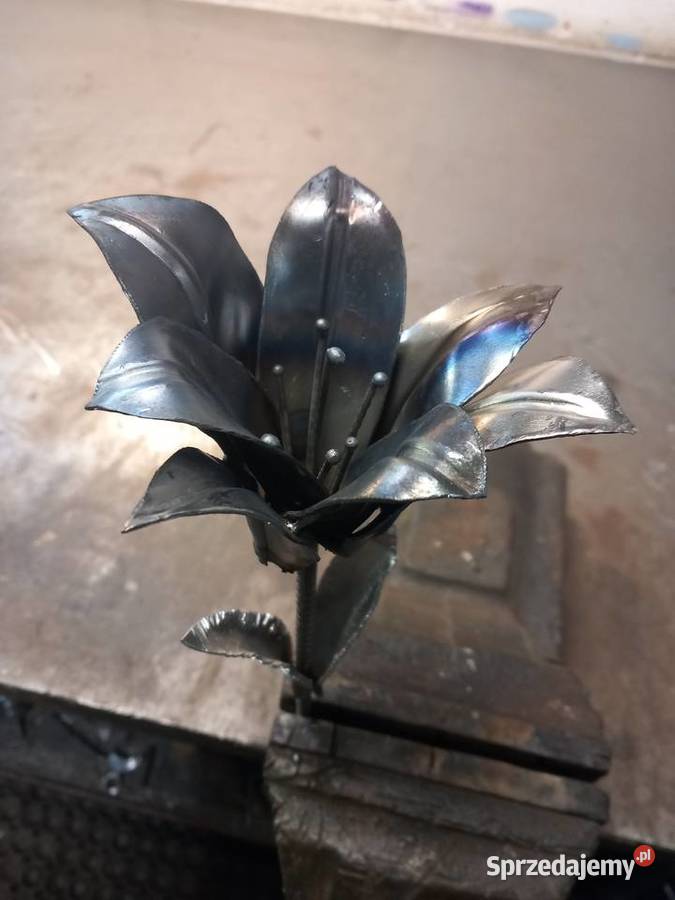 Lilia z metalu Luboń