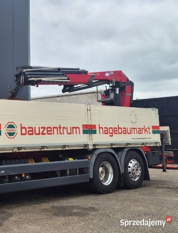 Budowlany skrzynia z tylnym dzwigiem 65824km Skrzynie sprzedam