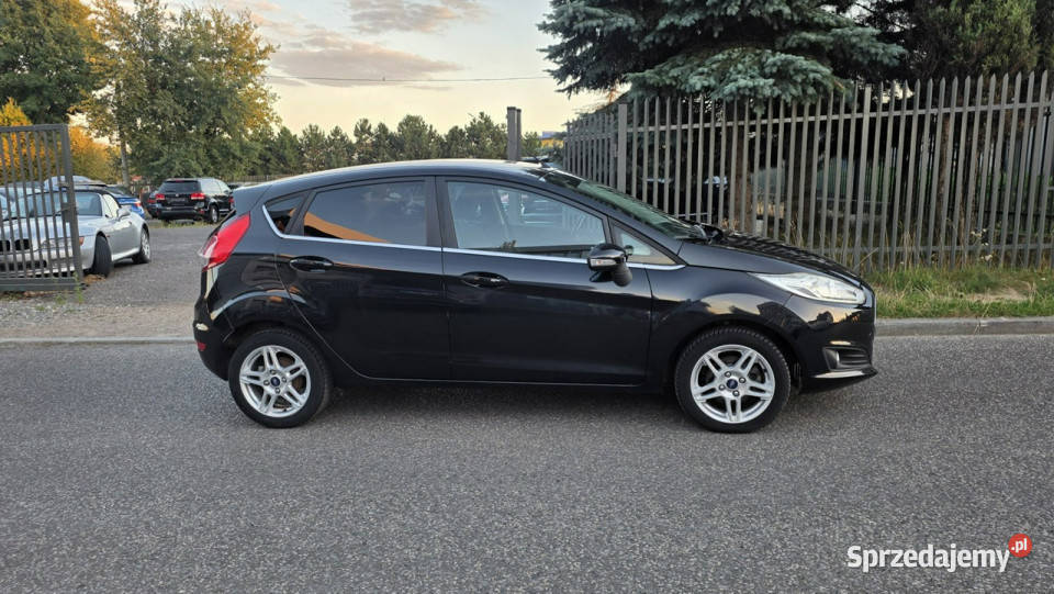 Ford Fiesta Ford Fiesta czarna LPG raty wynajem Kraków