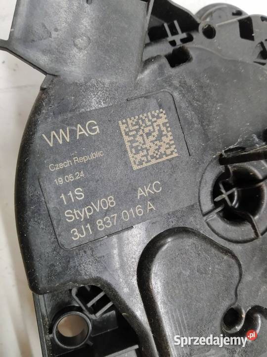 ZAMEK DRZWI PRAWY PRZÓD 3J1837016A Skoda Superb