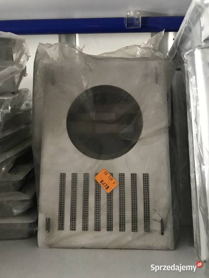 Kratka wentylacyjna metalowa 14x21 z otworem Zamość