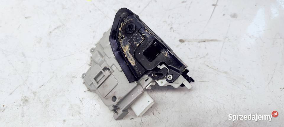 ZAMEK DRZWI PRAWY TYŁ AUDI A1 8X0839016E 5 PIN Przystajń