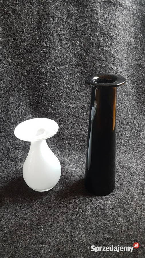 Dwa ręcznie formowane szklane wazony Myszków