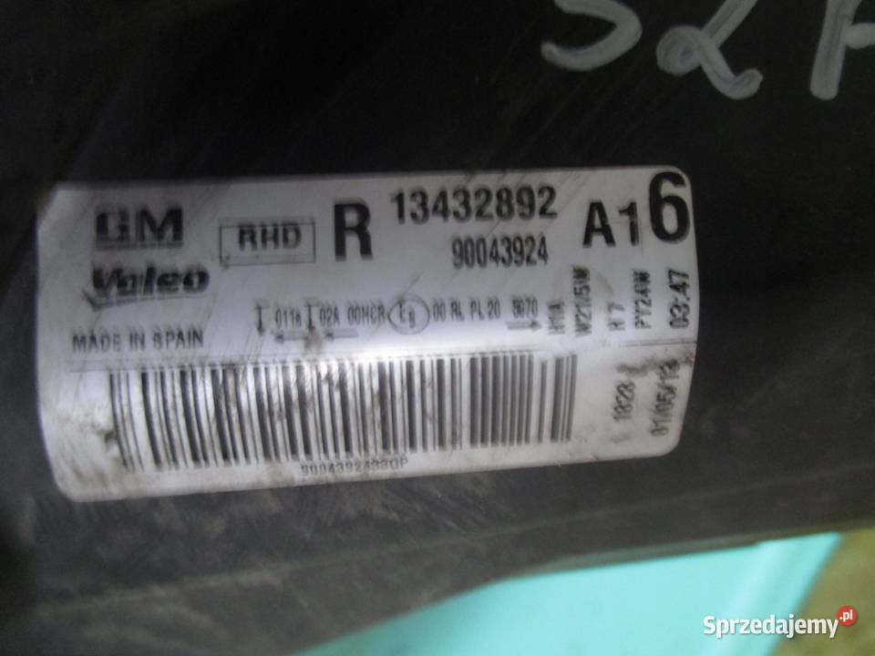 OPEL CORSA D 13r lampa prawa przód ANGLIK