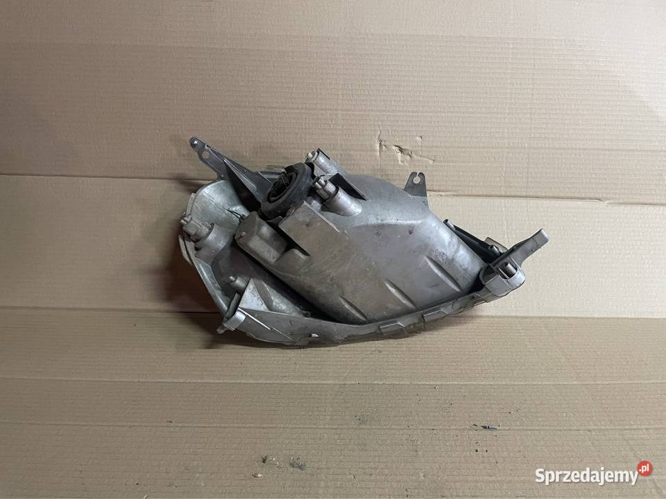 Lampa reflektor przód lewy lewa Toyota yaris 1 I sprzedam