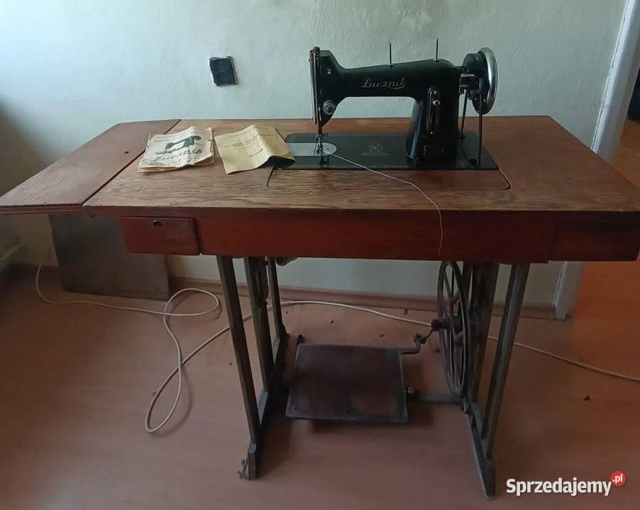 Stojąca Maszyna do szycia Łucznik Lębork