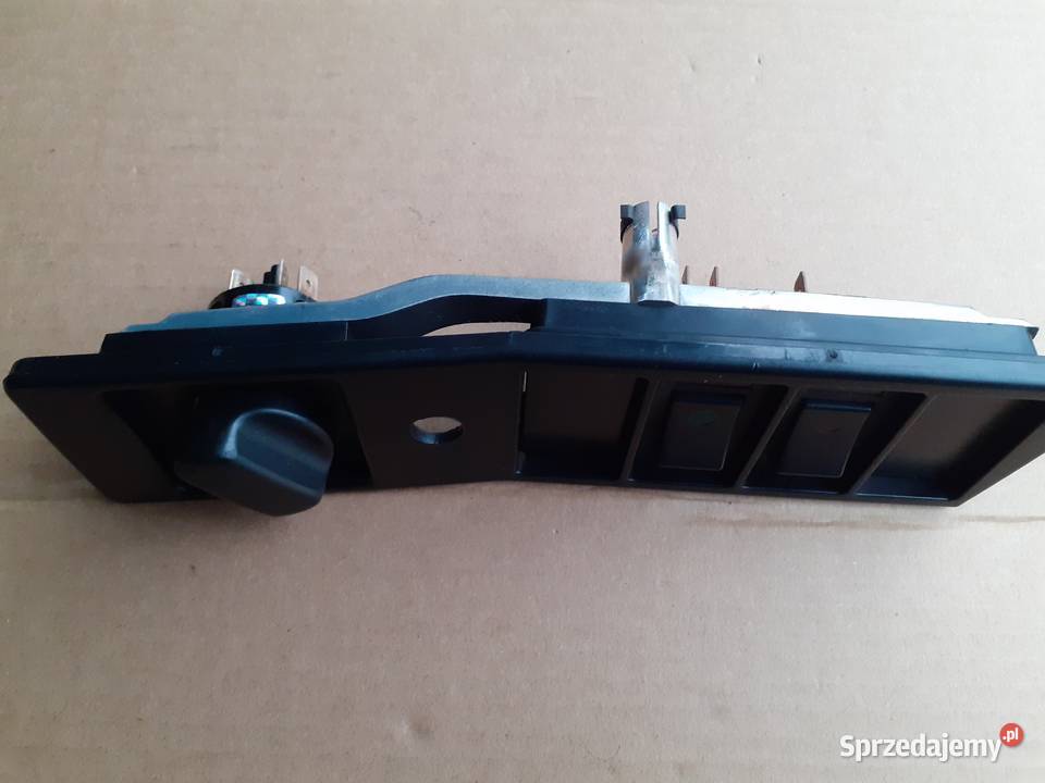 Dwie ramki kokpitu z przełącznikami do Volvo 740 łódzkie Radomsko