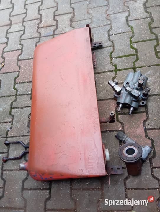 Zbiornik oleju hydraulicznego z rozdzielaczem Lublin