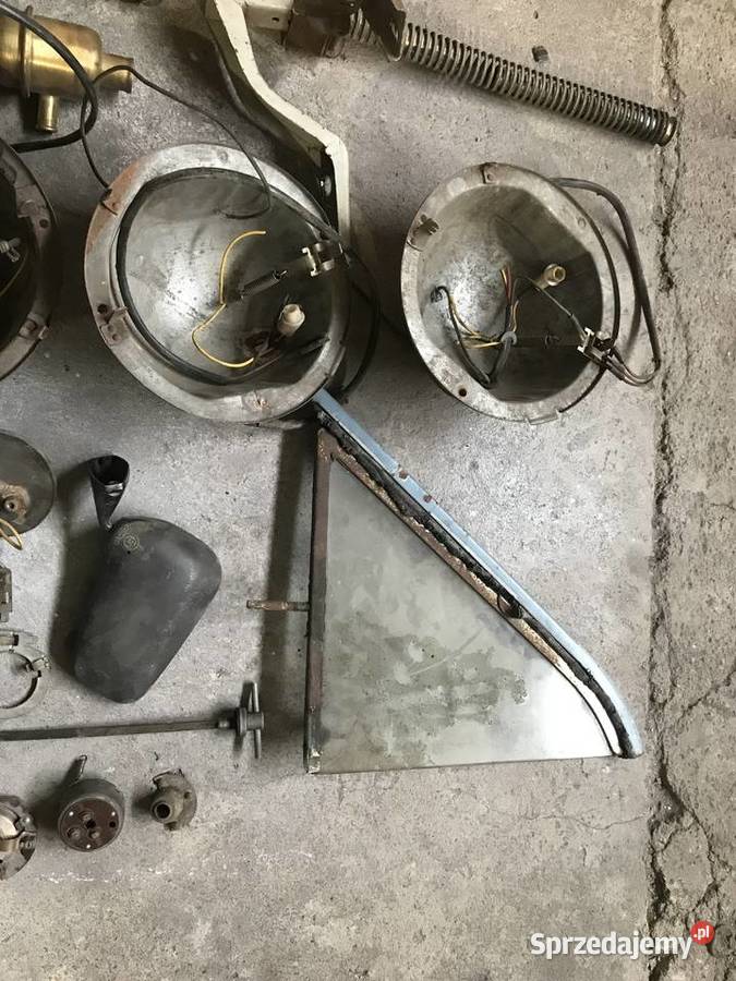 Szybka trójkątna w drzwiach Syrena 105 osobowe Wolsztyn