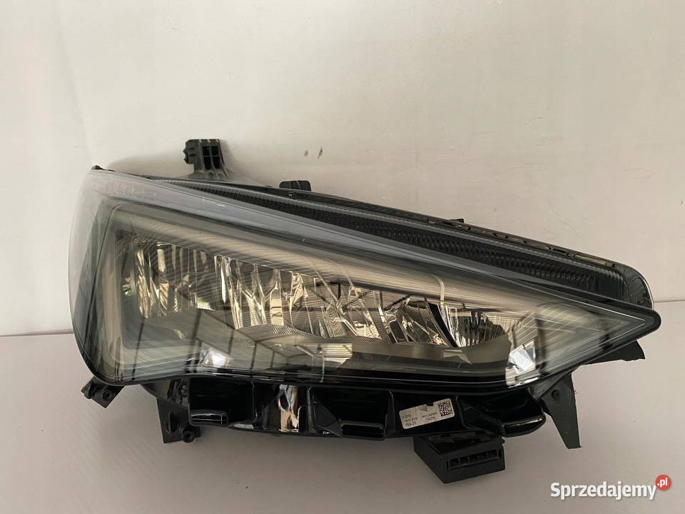 SEAT CUPRA BORN PÓŁ LED LAMPA PRAWY PRZÓD osobowe