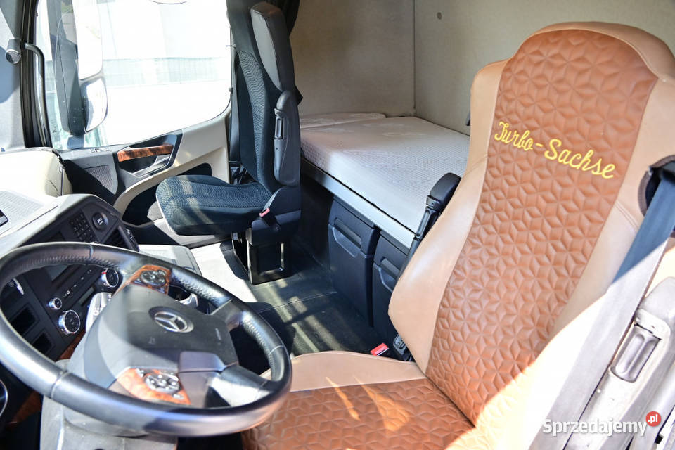 Mercedes Kontener z winda