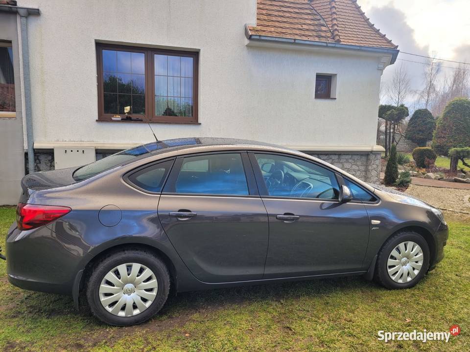 Opel Astra Active 14 listopad 2013 Sedan dolnośląskie Wiewierz sprzedam
