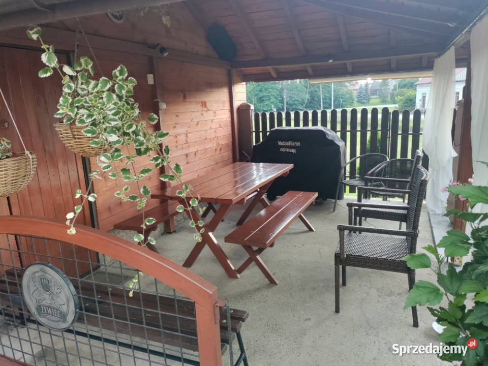 Dom jednorodzinny asfalt