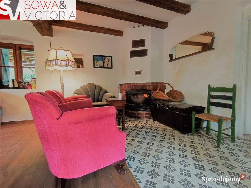 Dom w stylu hiszpańskim w Górach Sowich asfalt Sierpnica