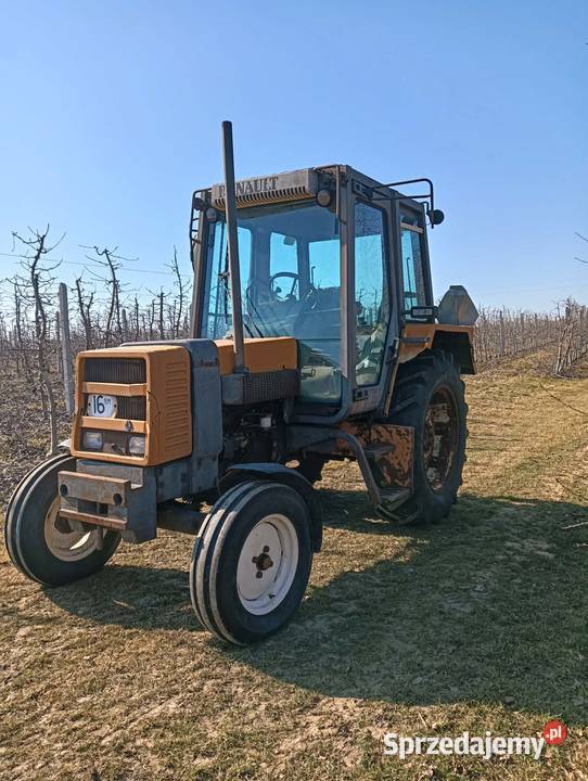 Ciągnik RENAULT 8012