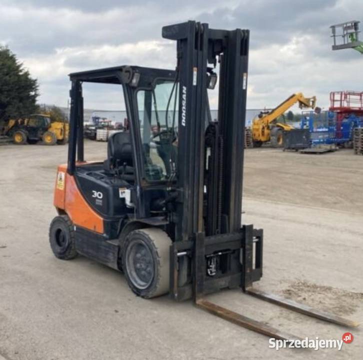 Wózek widłowy Doosan 2013 3 t diesel triplex Ropczyce