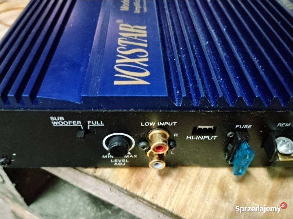 Tuba basowa Sound Barrier Z wzmacniaczem 250 mm Głośniki Jawor