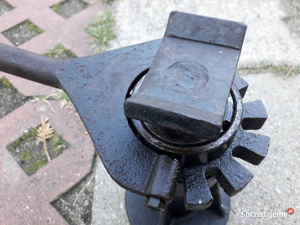 Zabytkowy podnośnik śrubowy Warszawa