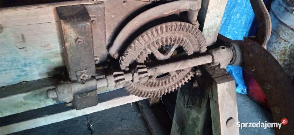 Stara zabytkowa sieczkarnia Jasieniec