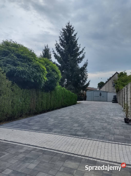 Bliźniak w cichej spokojnej okolicy Liczba pokoi 5 Police