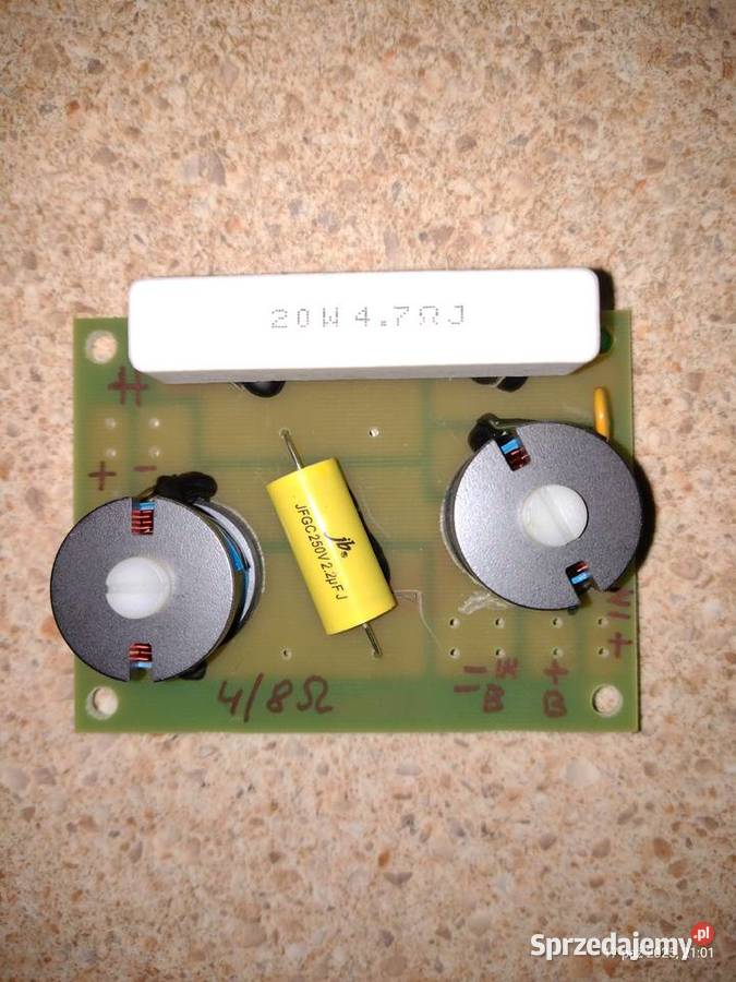 Kolumny estradowe Eminence Komornica