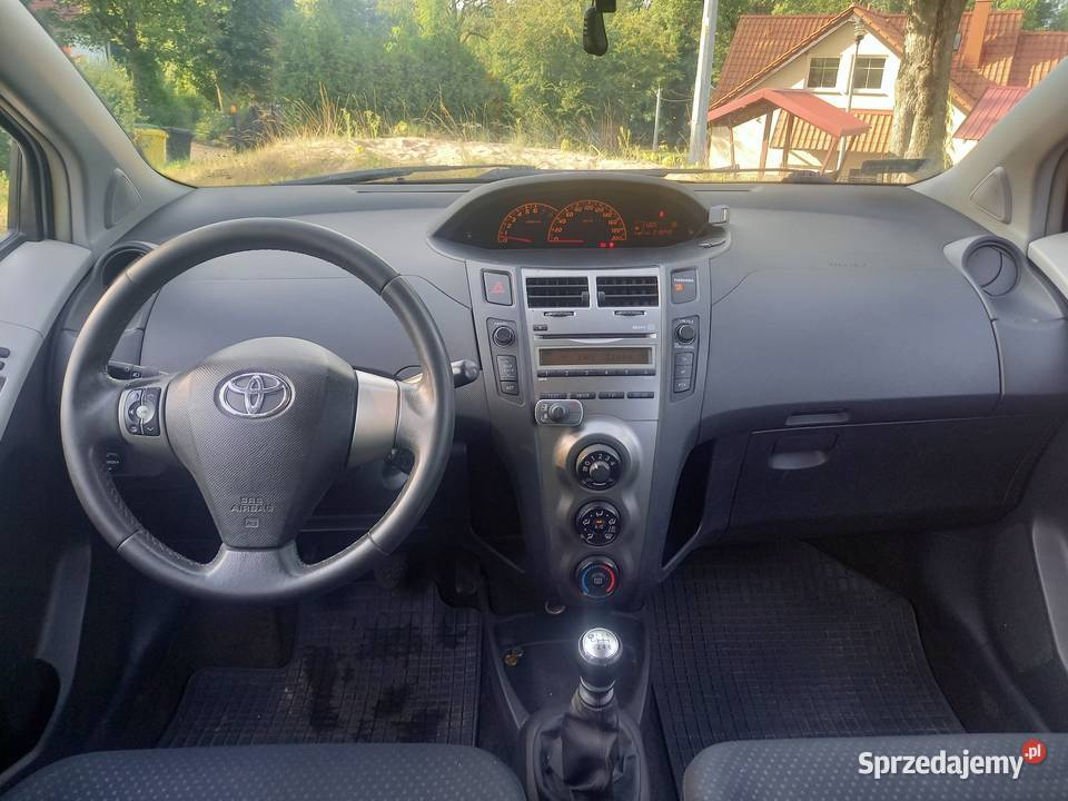 Toyota yaris 13 polski salon