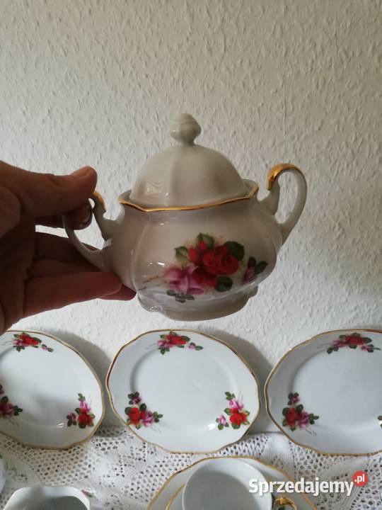 Biała porcelana w czerwone róze sygnowana Gorlice sprzedam