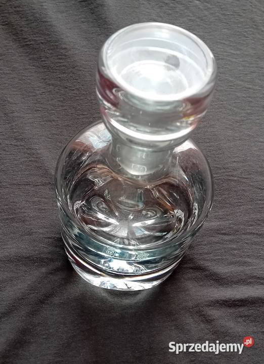 Masywna kryształowa karafka z grubym dnem