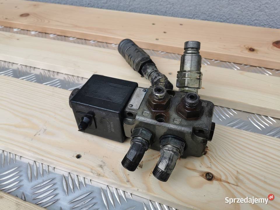 Szybkozłączę hydrauliczne osprzętu CAT TH 360 Wilkowo