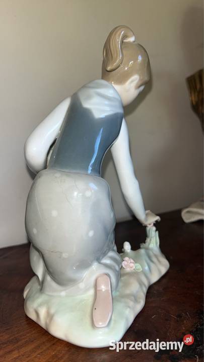 Figurka Dziewczyna zrywająca kwiaty Lladro 1971 Antyki, Sztuka, Kolekcje Gdańsk sprzedam