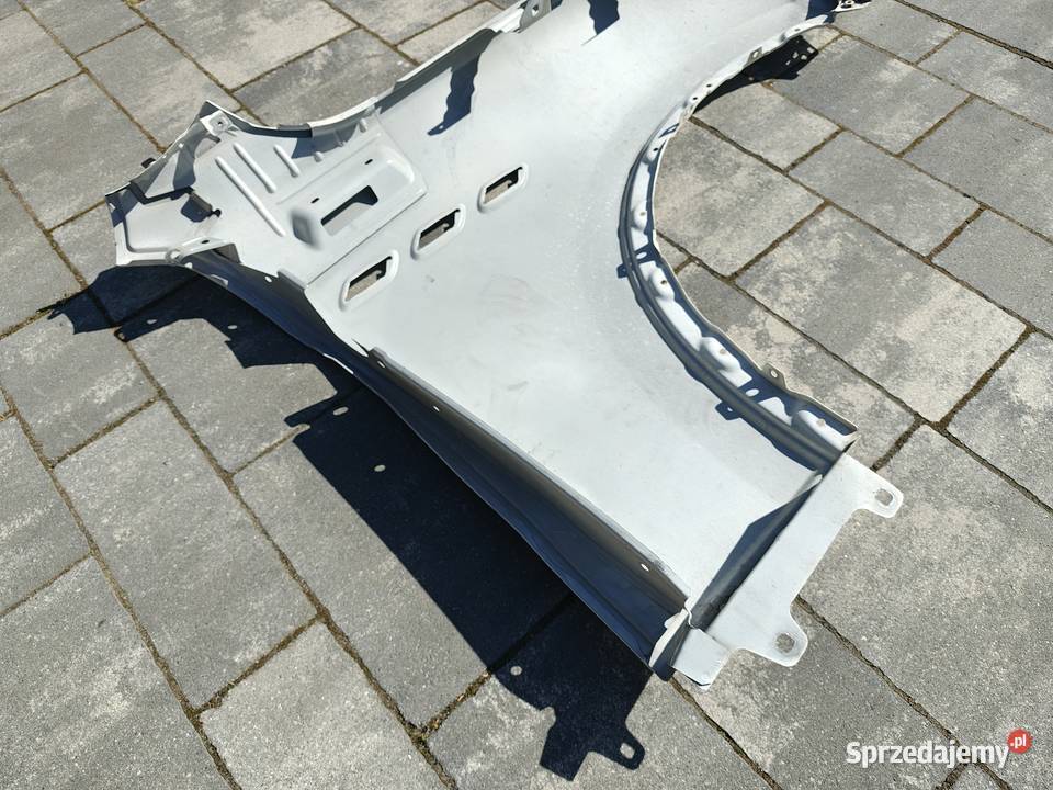 Maserati Levante błotnik lewy przód śląskie Częstochowa