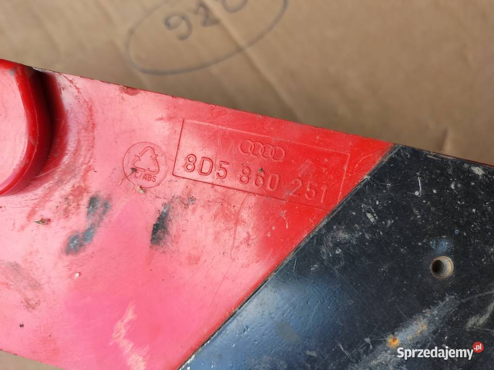 TRÓJKAT OSTRZEGAWCZY AUDI A4 B5 8D5860251 Kamień-Kolonia