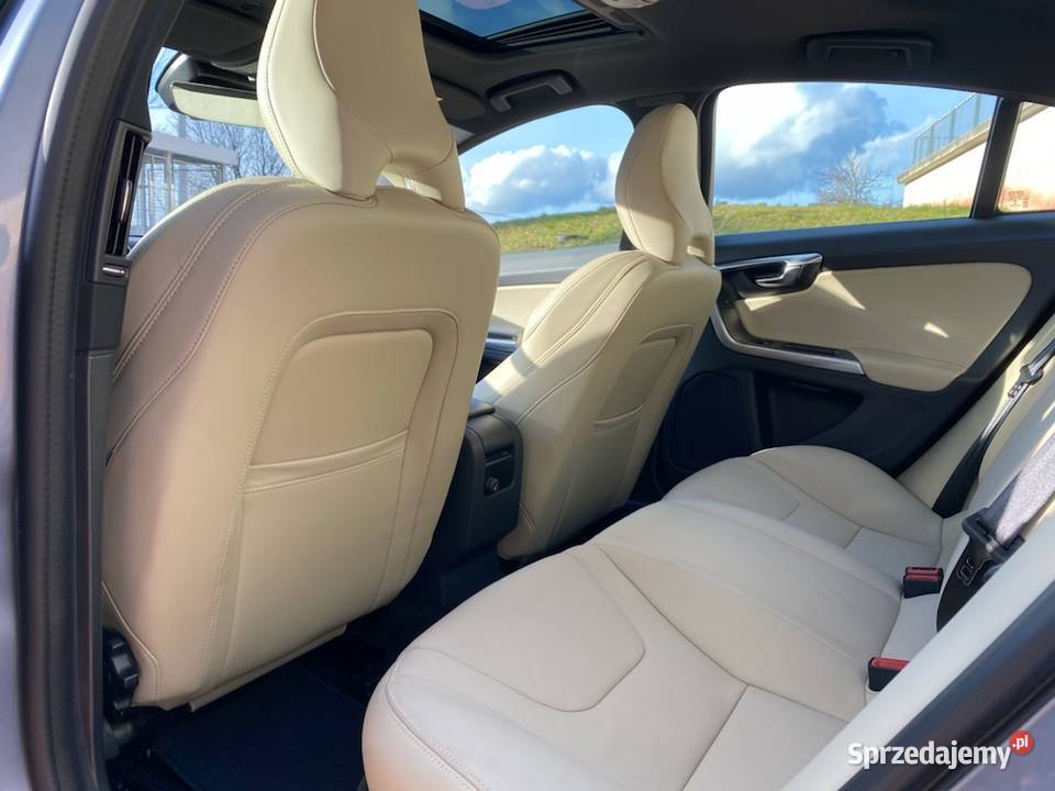 Sprzedam VOLVO S60 II D3 150 2017 światła LED S60 Kraków