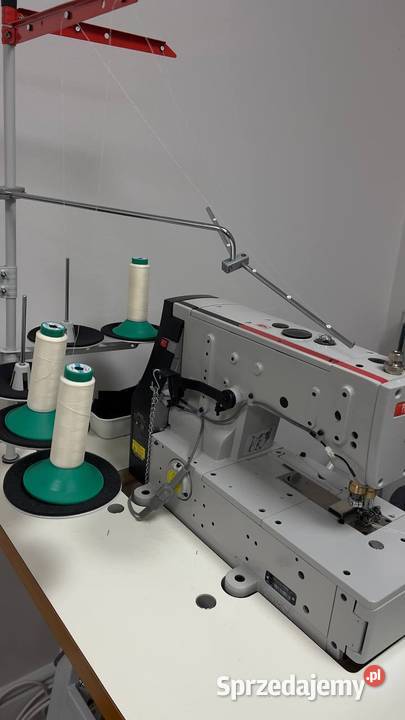 Maszynę do szycia ze stołem Renderka BRUCE