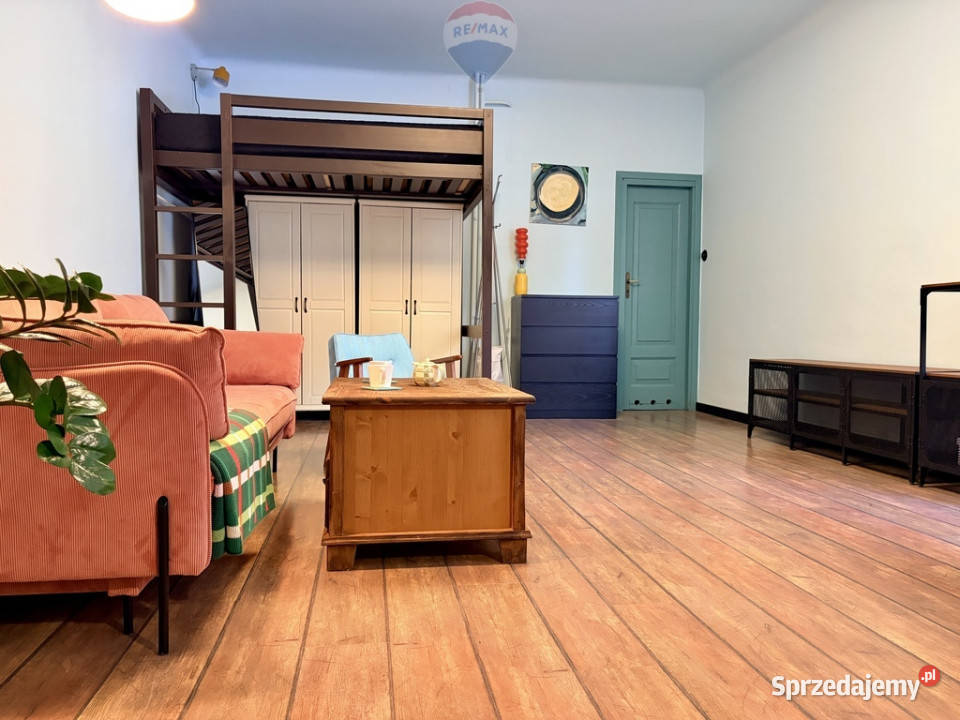 Klimatyczna kawalerka w kamienicy na Powiślu Warszawa