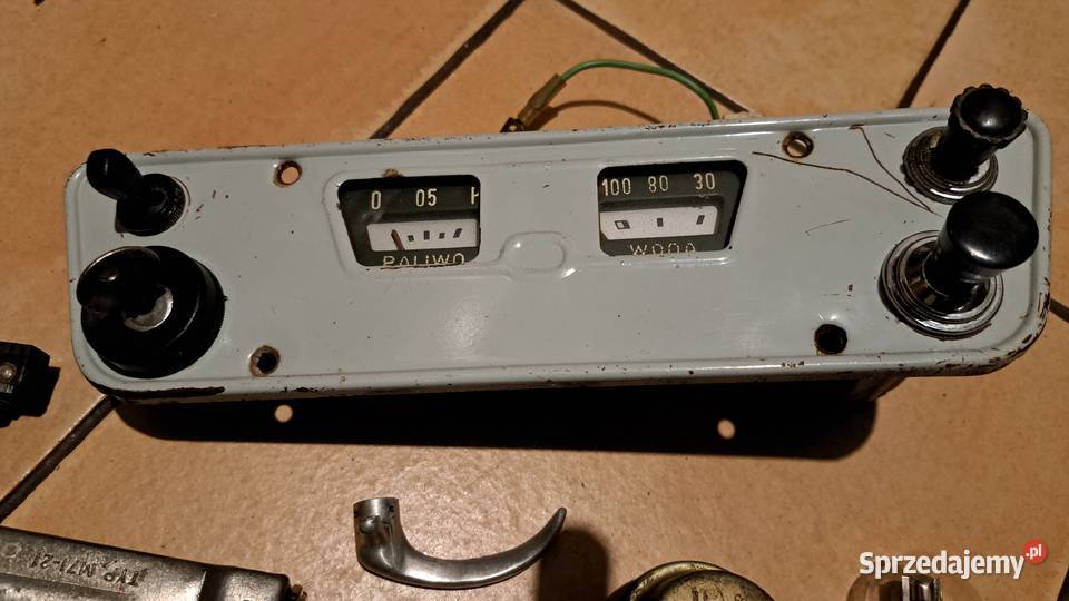 Syrena 105 tablica z zegarem i włącznikami osobowe Leszno