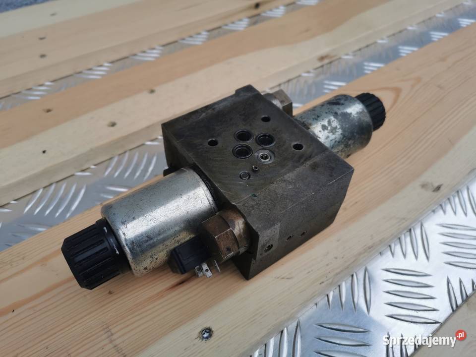 Blok zaworowy skrzyni biegów Manitou MLT 845 Wilkowo