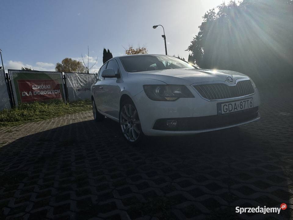 Skoda Superb 16 TDI 2013 r 137 Biała ABS Gdańsk