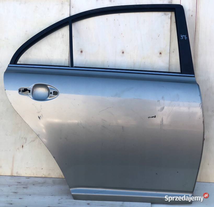DRZWI TYŁ PRAWE TOYOTA AVENSIS T25 HB Drzwi