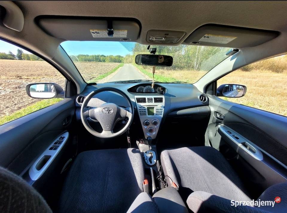 Toyota Yaris 2 sedan 15 benzyna automat 1500cm3 Siemień